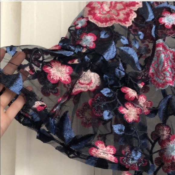 🏵️💚 ZARA Floral Embroidered Top - Picture 5 of 8